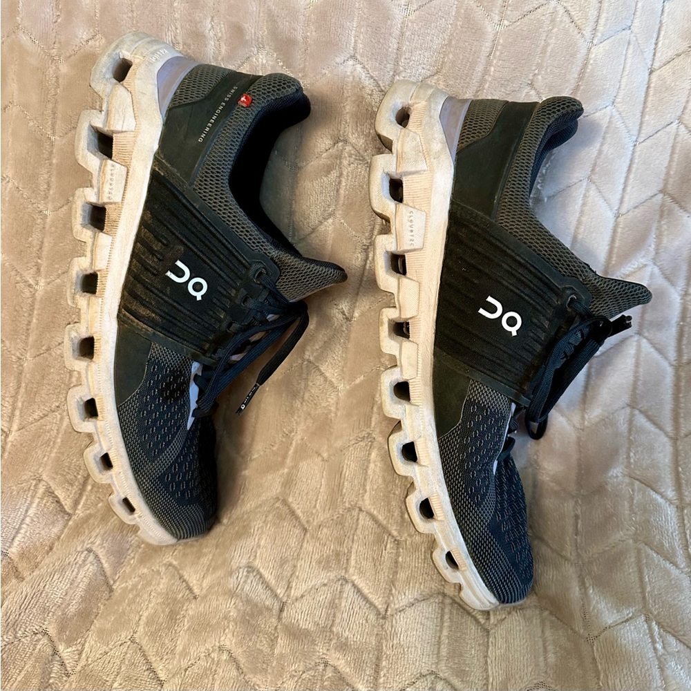 ON Women’s Cloudswift, Black Running Shoes, Size 9 - Picture 3 of 6